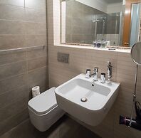 3 Epoques Apartments by Adrez Living