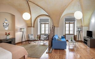 3 Epoques Apartments by Adrez Living