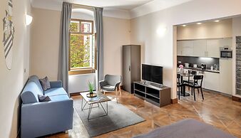 3 Epoques Apartments by Adrez Living
