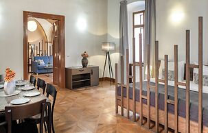 3 Epoques Apartments by Adrez Living