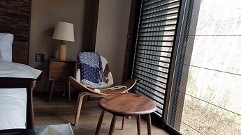 Koharu Resort Hotel & Suites