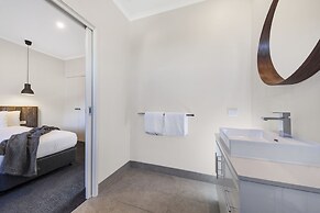 Moonlight Bay Apartments