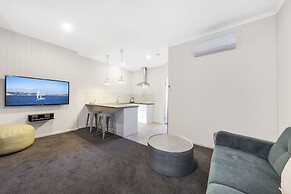 Moonlight Bay Apartments