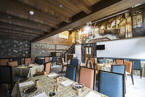 Leisure Inn Grand Chanakya