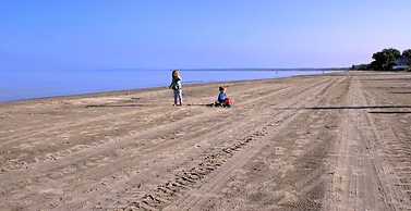 Oasis by the Bay Vacation Suites