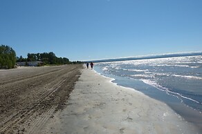 Oasis by the Bay Vacation Suites