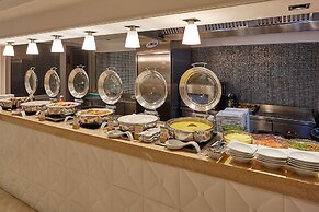 Doubletree By Hilton Hotel Izmir - Alsancak