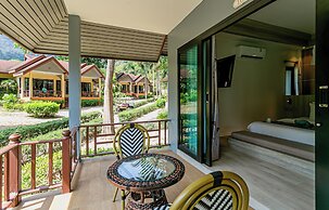 Tonsai Bay Resort