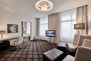 Roomers Berlin Steinplatz, Autograph Collection