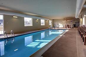 Cobblestone Hotel & Suites - Newton