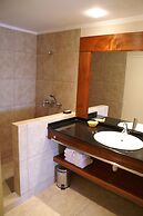 Le Stanley Hotel and Suites