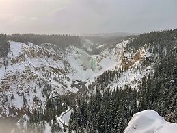 Explorer Cabins At Yellowstone