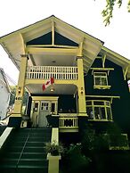 Cambie Lodge B&B