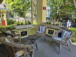 Cambie Lodge B&B