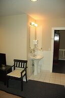 Cambie Lodge B&B