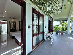 Carmelina Beach Resort