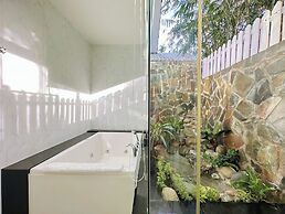 Carmelina Beach Resort