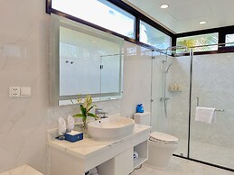 Carmelina Beach Resort