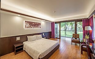 Carmelina Beach Resort