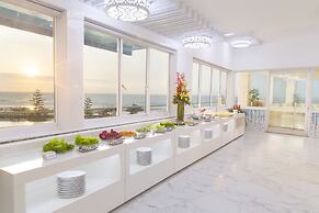 Carmelina Beach Resort