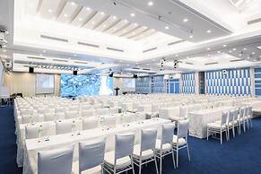 Carmelina Beach Resort