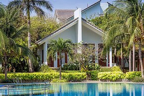 Carmelina Beach Resort