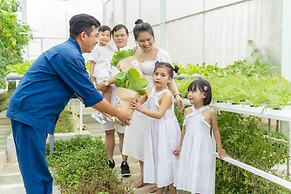 Carmelina Beach Resort