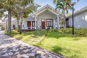 Carmelina Beach Resort