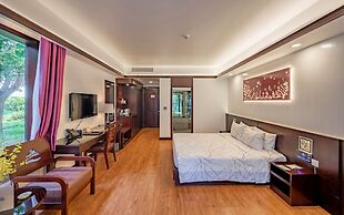 Carmelina Beach Resort