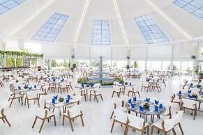 Carmelina Beach Resort