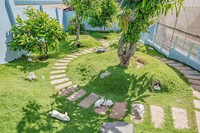 Carmelina Beach Resort