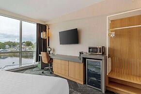 Clarion Lakeside Inn & Conference Centre
