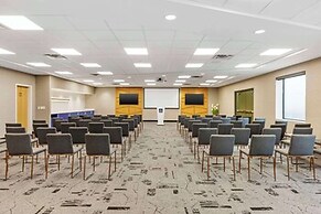 Clarion Lakeside Inn & Conference Centre