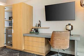 Clarion Lakeside Inn & Conference Centre