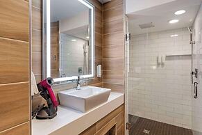 Clarion Lakeside Inn & Conference Centre