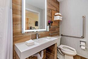 Clarion Lakeside Inn & Conference Centre