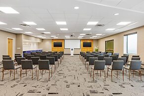 Clarion Lakeside Inn & Conference Centre