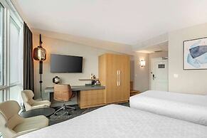 Clarion Lakeside Inn & Conference Centre