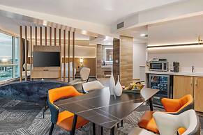 Clarion Lakeside Inn & Conference Centre