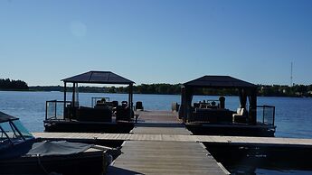 Clarion Lakeside Inn & Conference Centre