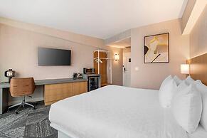 Clarion Lakeside Inn & Conference Centre