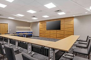 Clarion Lakeside Inn & Conference Centre