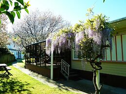 Tudor Lodge Motel