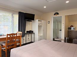 Tudor Lodge Motel