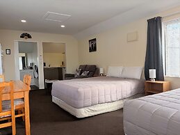 Tudor Lodge Motel