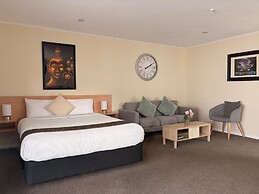 Tudor Lodge Motel
