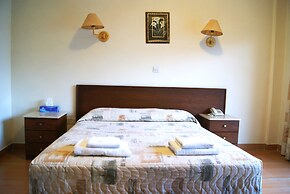 Moniatis Hotel