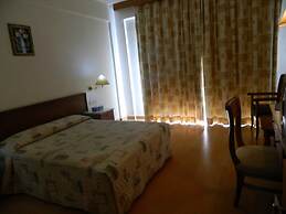 Moniatis Hotel