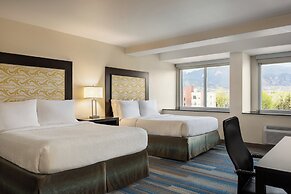 Holiday Inn Express & Suites Colorado Springs Central by IHG