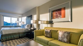 Holiday Inn Express & Suites Colorado Springs Central by IHG